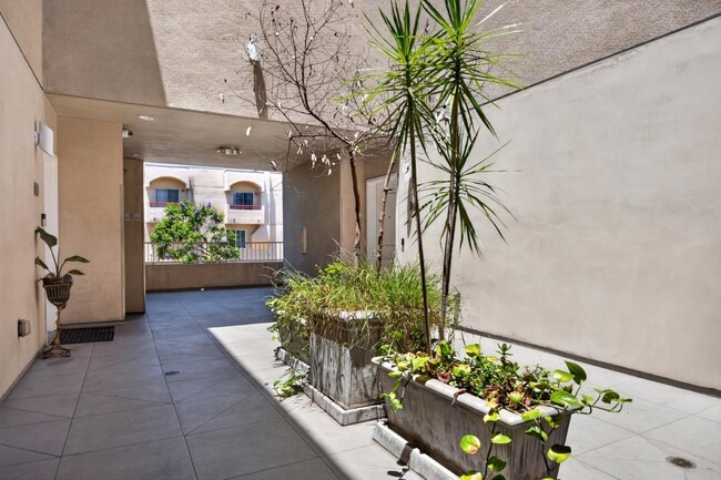 Building Photo - 18358 Saticoy St