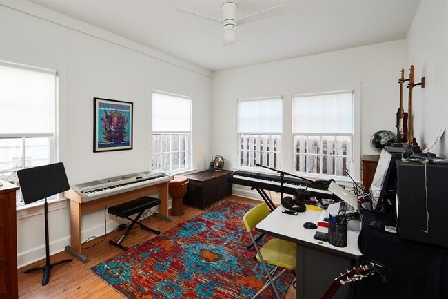 Building Photo - 902 W Mary St