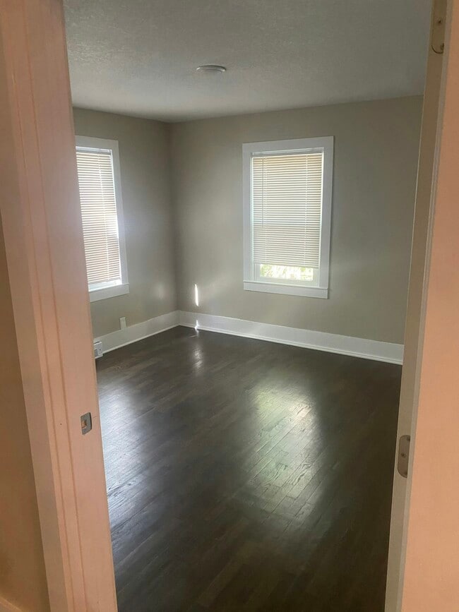 Building Photo - 916 Grove St