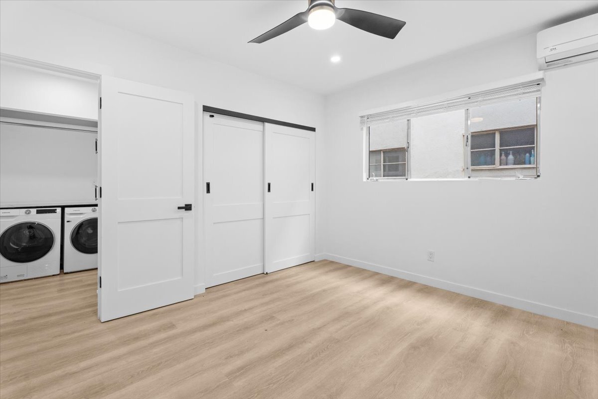 Building Photo - 1021 N Edinburgh Ave