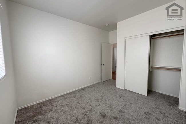 Building Photo - 4Bed/2Bath House in El Mirage! Ready for Immediate Move-In!