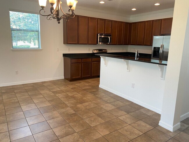Building Photo - GORGEOUS WINDERMERE TERRACE  MONTH WITH LA...