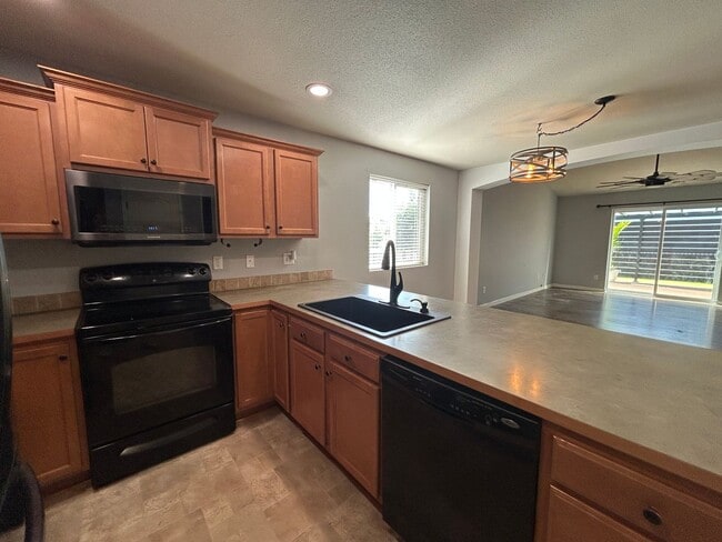 Building Photo - Gorgeous 3 BD, 2 BA House with 1 Car garag...