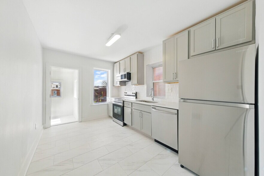 Kitchen - 3218 California Ave
