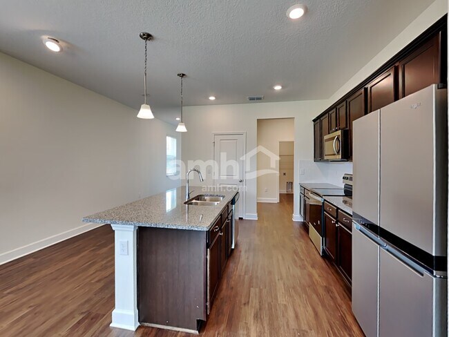 Building Photo - 1036 Walden Pond Dr