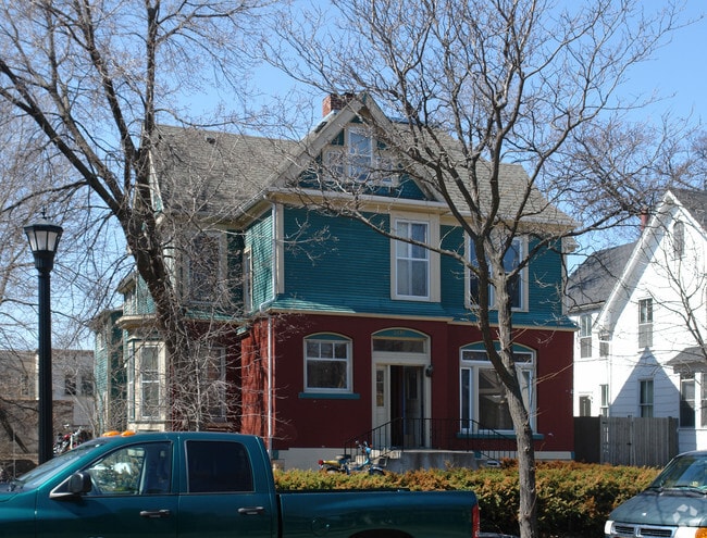 Building Photo - 2616 Dupont Ave S