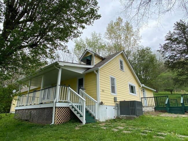 Primary Photo - Spacious 3 Bedrooms Located in Hermitage /...