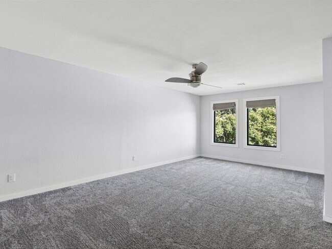 Building Photo - 5304 Los Altos Rd
