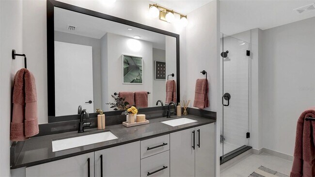 Building Photo - 225 1st Ave N