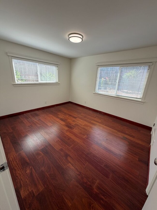 Building Photo - 5333 Parejo Dr