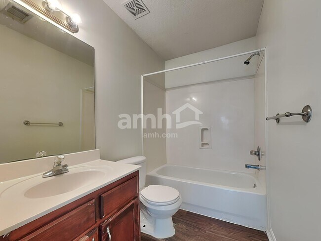 Building Photo - 5767 Lillian Bend Dr