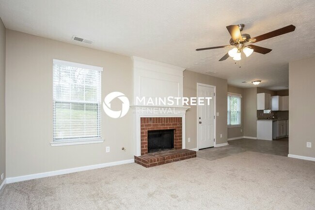 Building Photo - 4 Bedroom Pet-Friendly Home in Douglasville, GA with Main Street Renewal