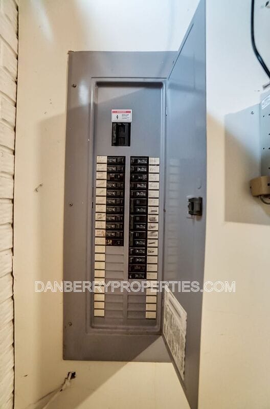 Building Photo - 3704 Willow Run Dr