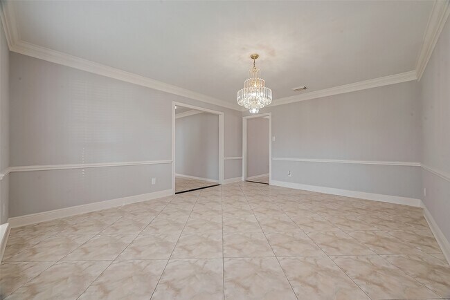 Building Photo - 2112 Limrick Dr