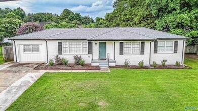 Building Photo - 307 Meadowbrook Dr SE