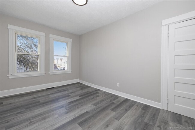 Building Photo - 45 Cowles St