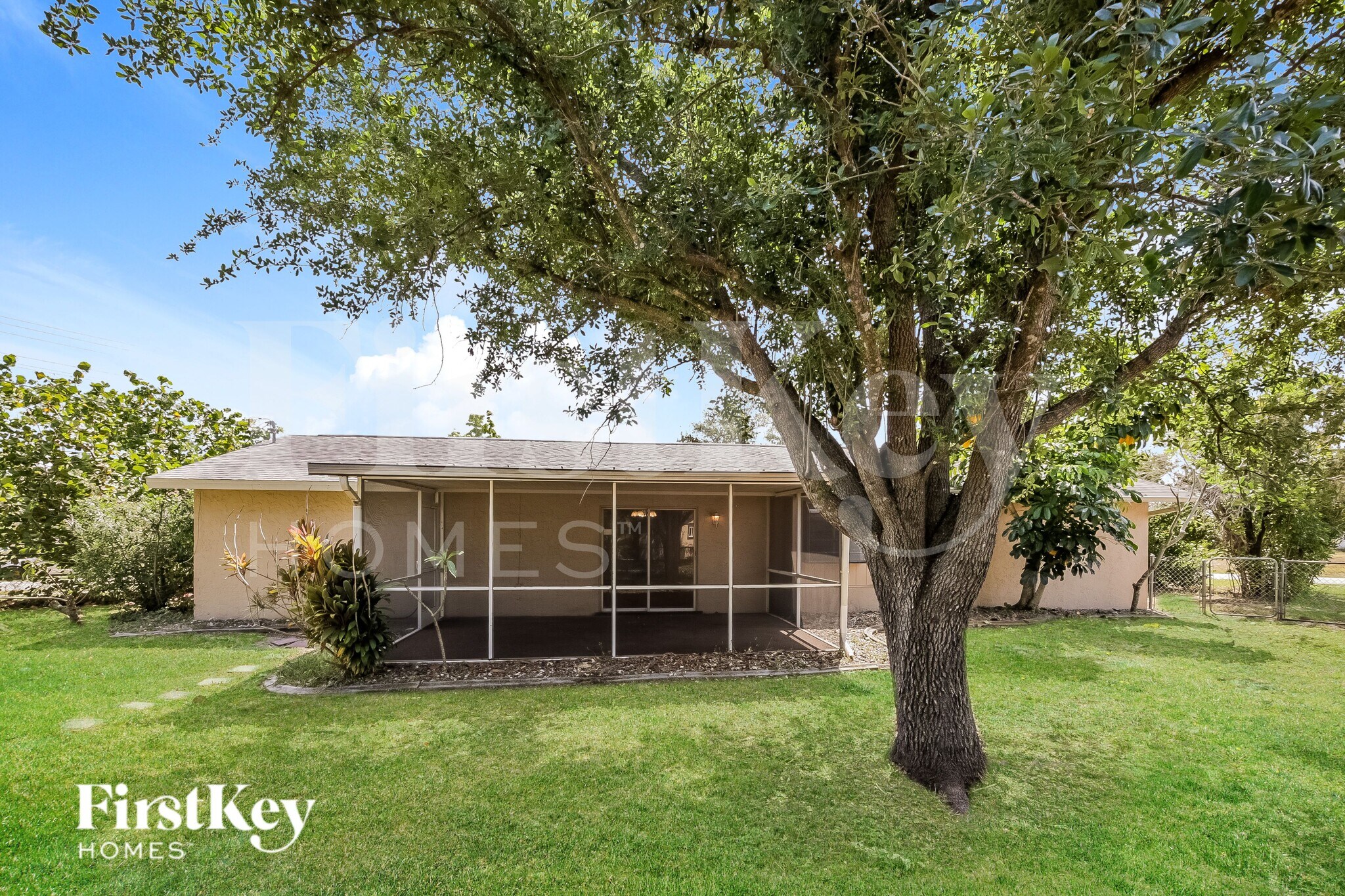 Building Photo - 727 SE 9th Pl