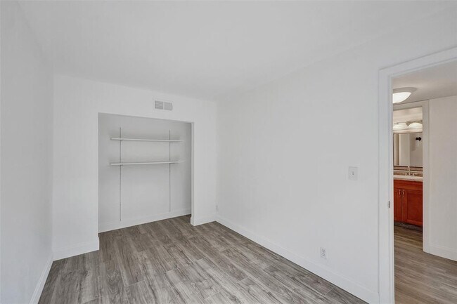 Building Photo - 103 Heatherbrook Way