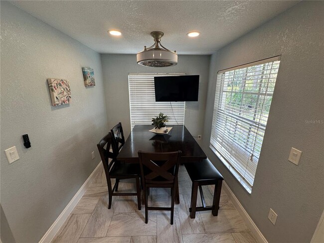 Building Photo - 7327 Floral Cir E