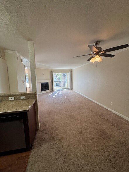 Building Photo - 5510 Owensmouth Ave