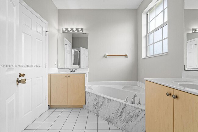 Building Photo - 623 NE 21st Terrace