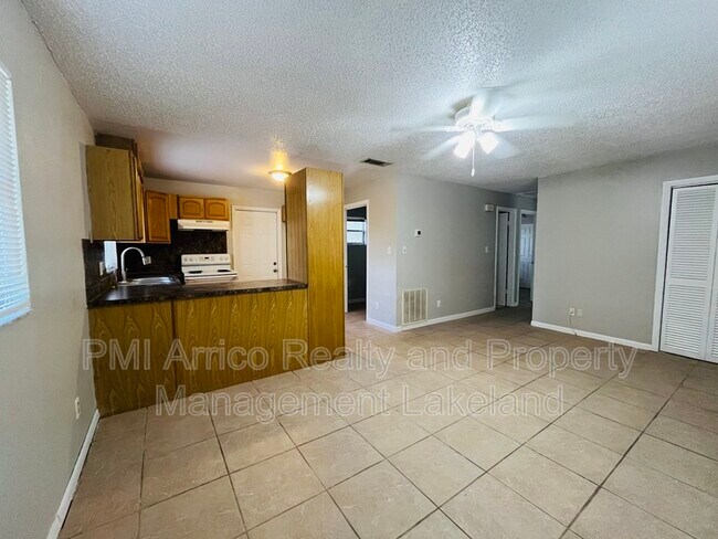 Building Photo - 1017 Caroline Ave