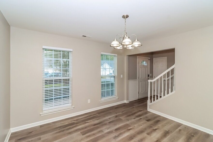 Building Photo - 2432 Acadia Ct
