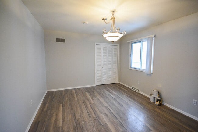 Building Photo - Abundant space & storage throughout this updated 4br home!