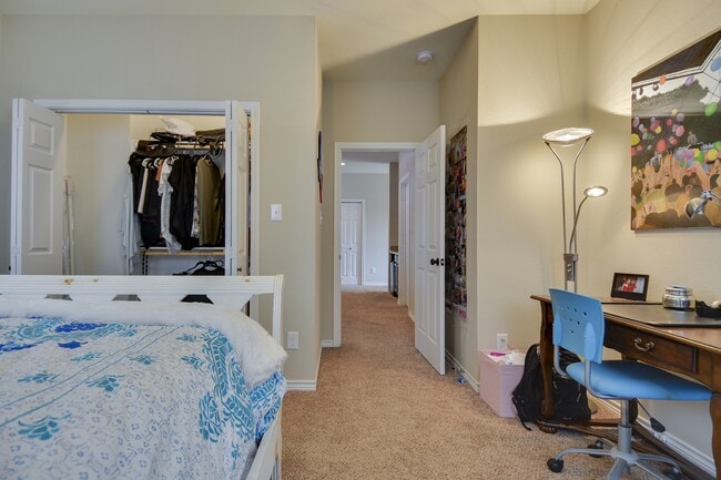 Building Photo - 601 Highlands St