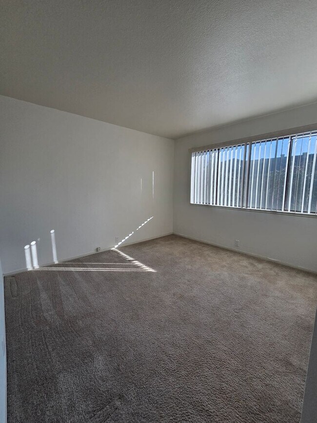 Building Photo - Hurley Place Condo