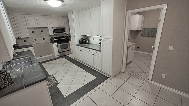 Building Photo - 310 Gentilly Dr