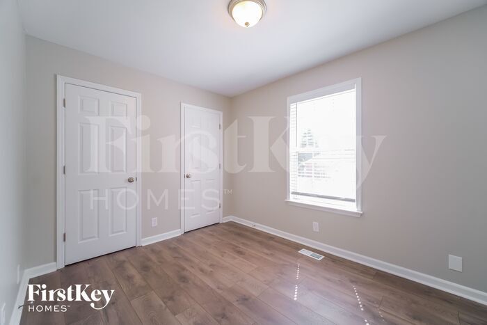 Building Photo - 308 Eisenhower Dr