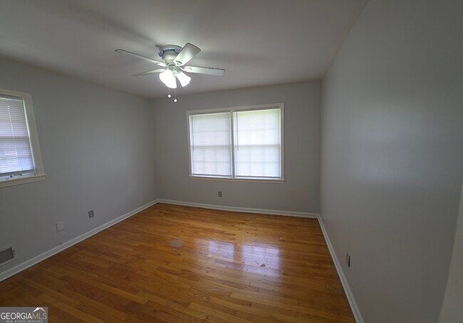 Building Photo - 3988 Rainbow Dr