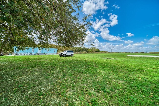 Building Photo - farm stay Sw Extended Stay-1-1