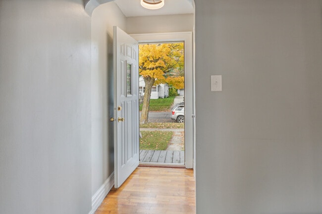 Building Photo - 629 St Clair Ave