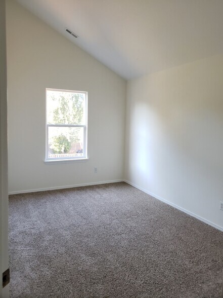 Building Photo - 18579 SW Takena Ct