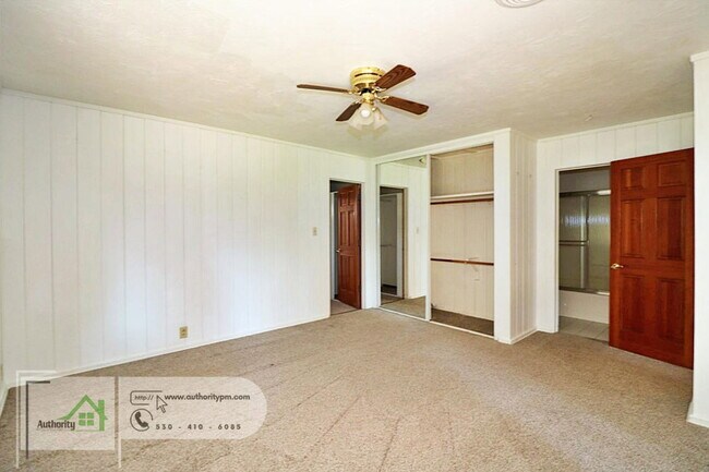 Building Photo - 3180 Wilshire Dr