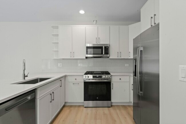 Building Photo - 432 S Maple Ave