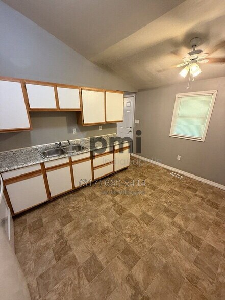 Building Photo - 2077 Cicero Rd