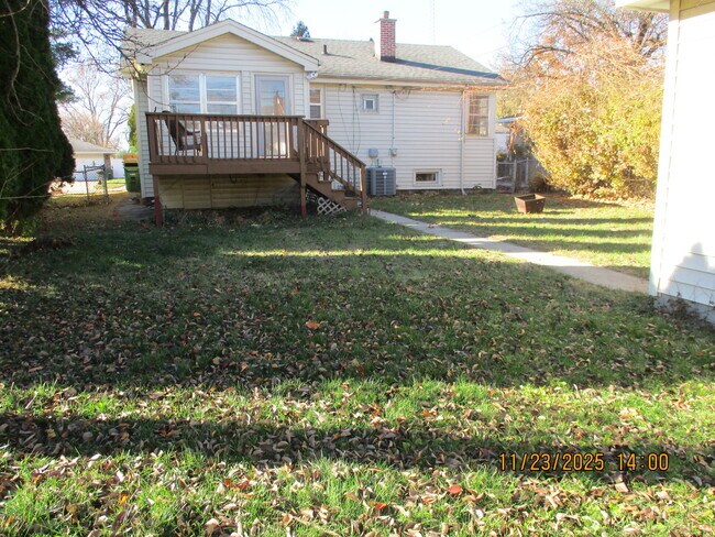 Building Photo - 9737 Warren Ave