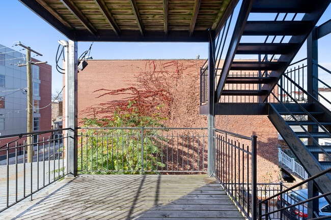 Building Photo - 622 S Oakley Blvd