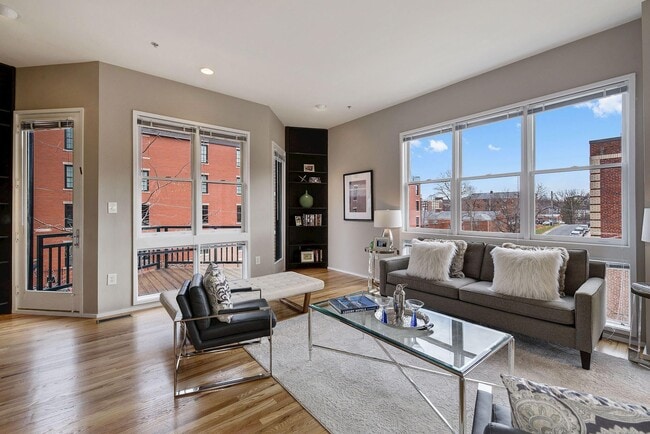 Building Photo - 1662 N Quinn St