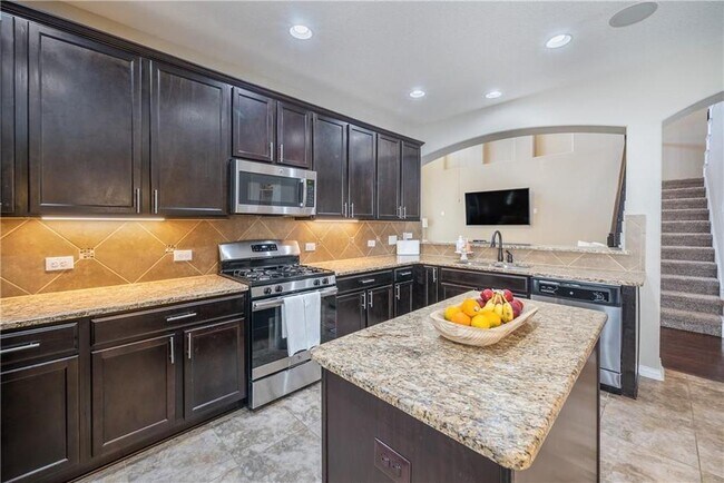 Building Photo - 273 Everglade Dr