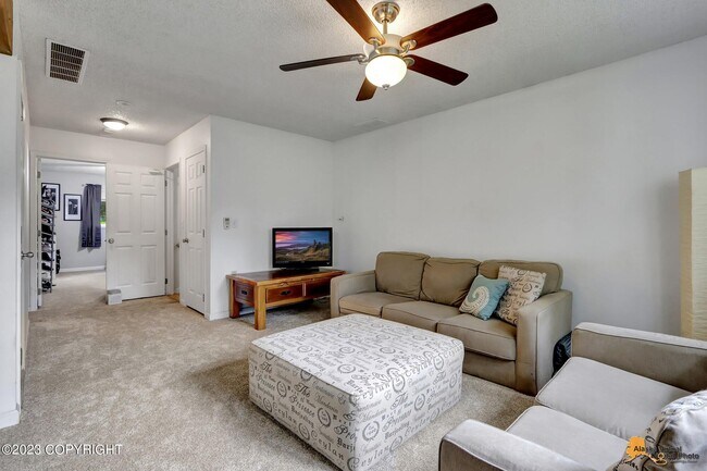 Building Photo - 9816 St Lawrence Cir