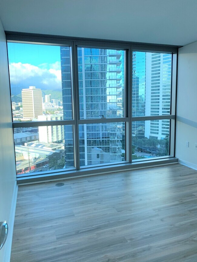 Building Photo - 3 Bedroom 2 Bath 2 Parking in Beautiful Koolani in Ward Village / Ala Moana Area