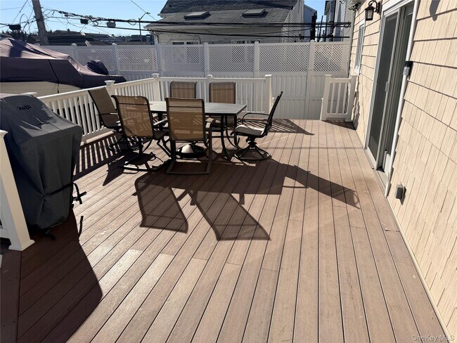 Building Photo - 65 New Hampshire St