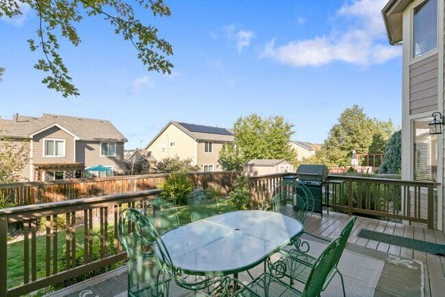 Building Photo - 829 W Sparrow Hawk Dr
