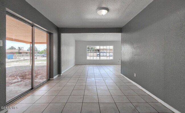 Building Photo - 385 Mireles Ct