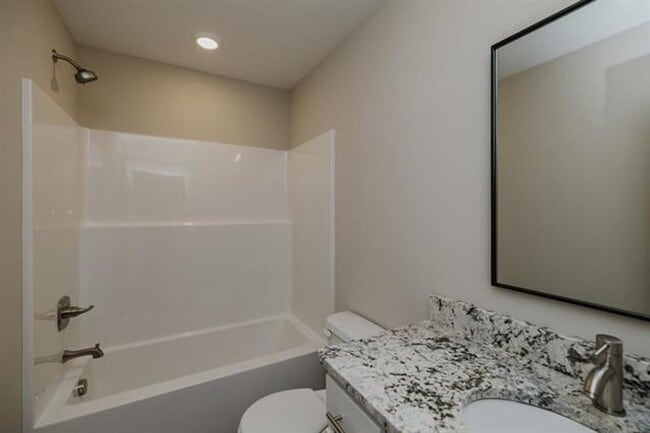 Building Photo - Brand New 5 bed/3.5 bath