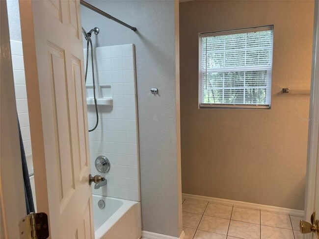 Building Photo - 4390 NE 140th Ct